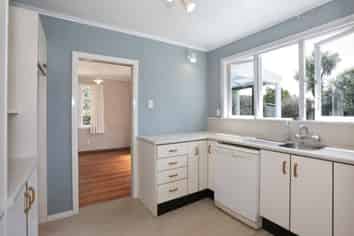 8 Nairn Crescent, Awapuni