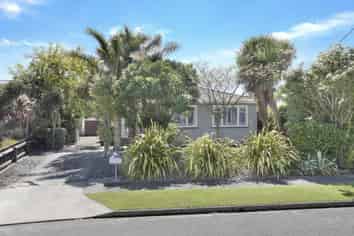 8 Nairn Crescent, Awapuni