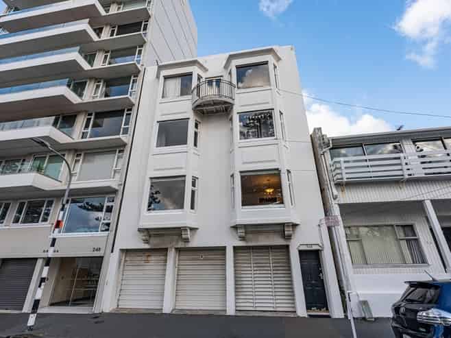 2/246 Oriental Parade, Oriental Bay