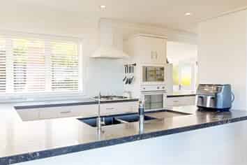 208 St Patrick's Row, Thames