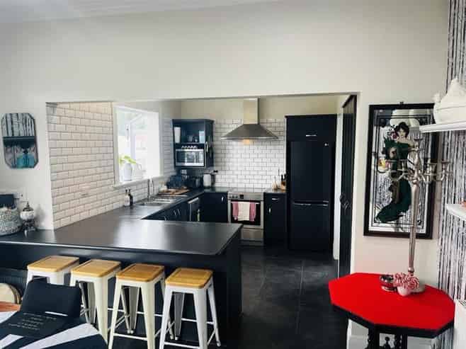  8 Lyon Street, Marton