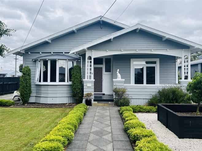  8 Lyon Street, Marton