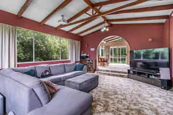 15 Grant Road, Otatara