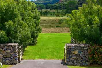 4 Awatiro Drive, Kaukapakapa