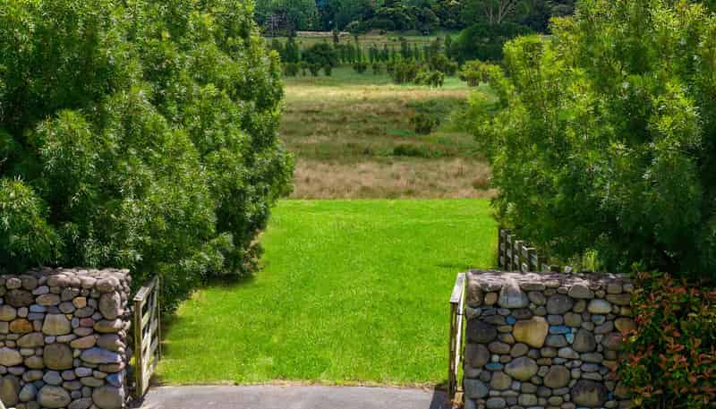 4 Awatiro Drive, Kaukapakapa