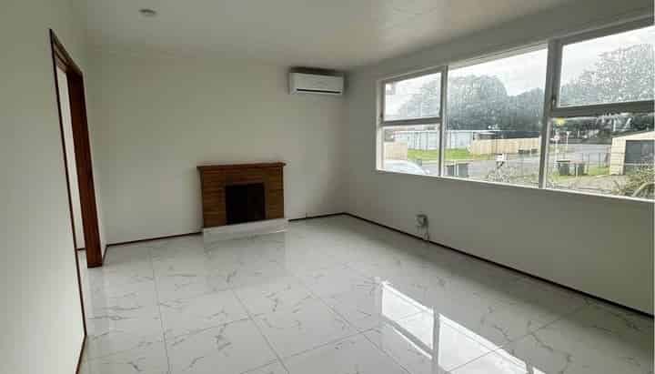 8 Harania Avenue, Favona