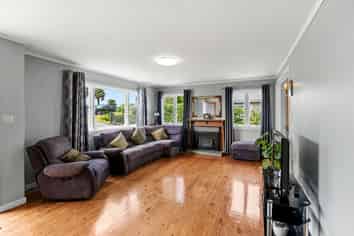 2 Handforth Street, Onerahi