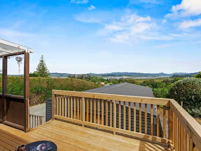 2 Handforth Street, Onerahi