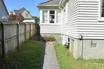 79 Broderick Road, Johnsonville