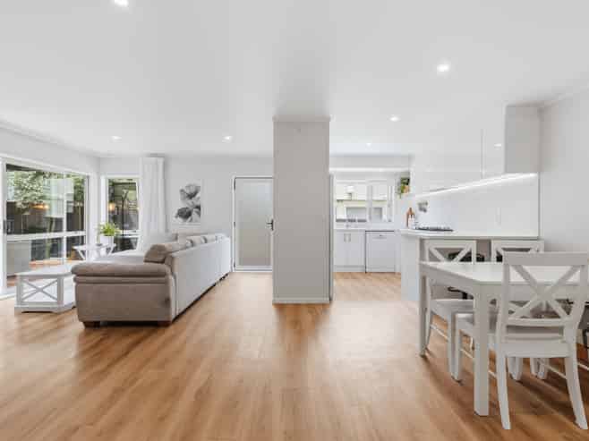 2/15 Kotare Street, Hilltop