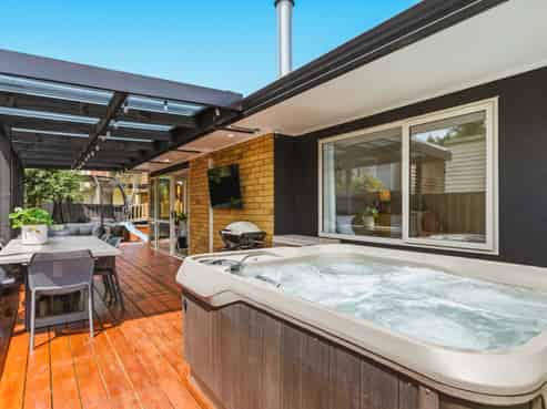 2/15 Kotare Street, Hilltop