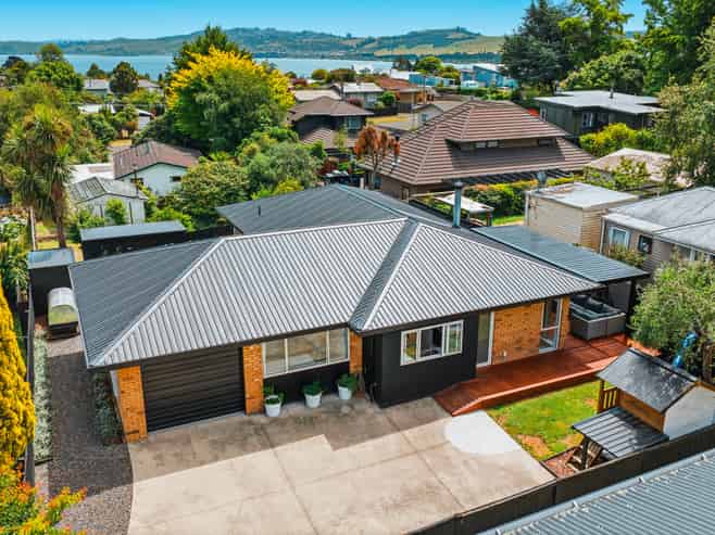 2/15 Kotare Street, Hilltop