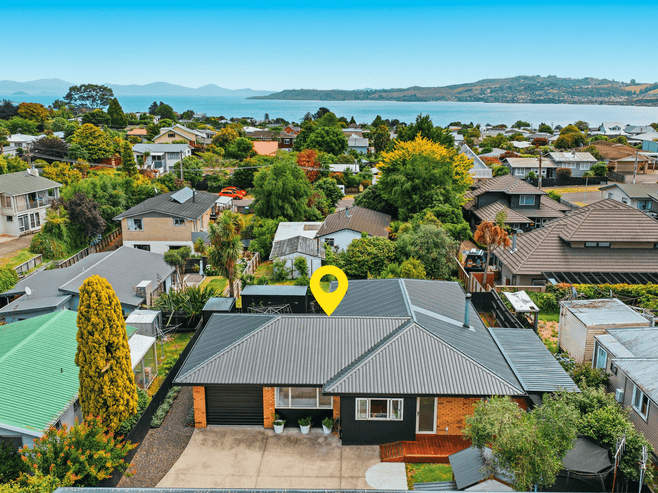 2/15 Kotare Street, Hilltop