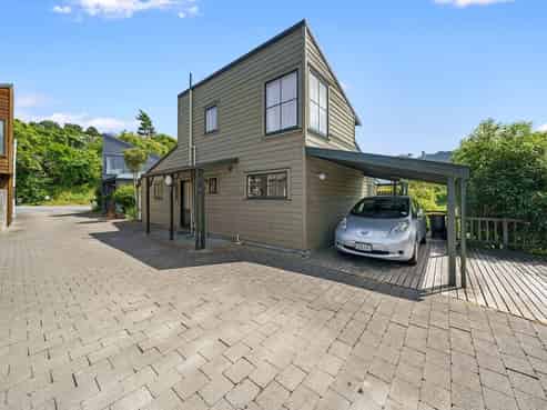 11 Waikowhai Street, Ngaio
