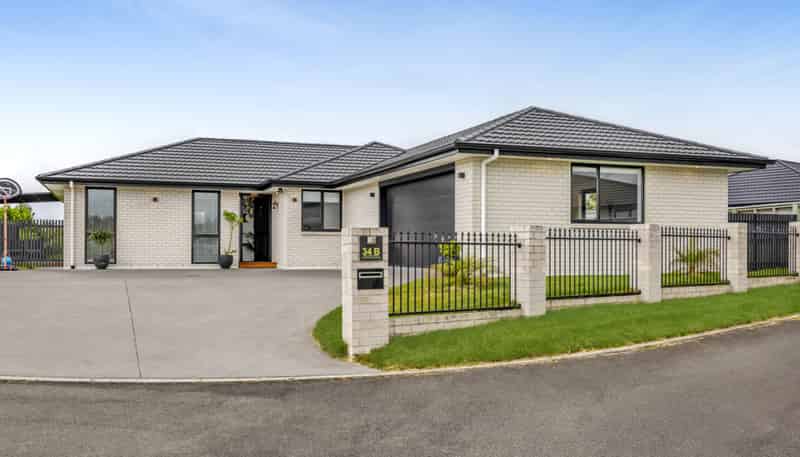 34B Honeyfield Drive, Whalers Gate