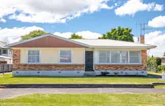 73 Lewis Street, Glenview