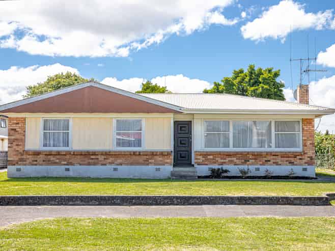 73 Lewis Street, Glenview