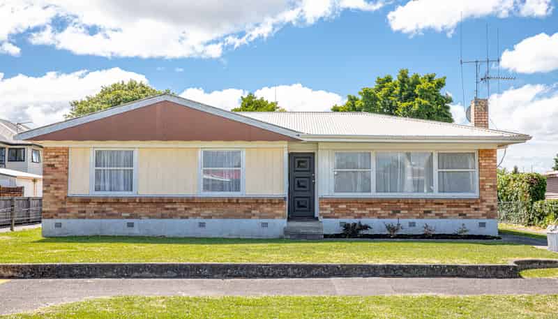 73 Lewis Street, Glenview