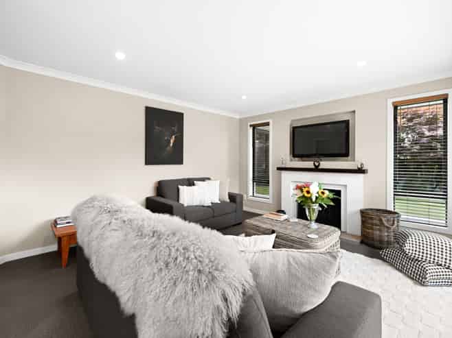 8 Aquila Crescent, Rototuna North