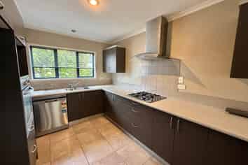 4 Vicente Place, Oteha