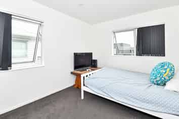 8 Aeronautic Road, Takanini