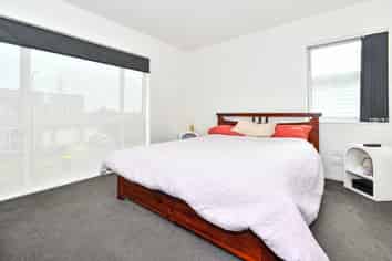 8 Aeronautic Road, Takanini