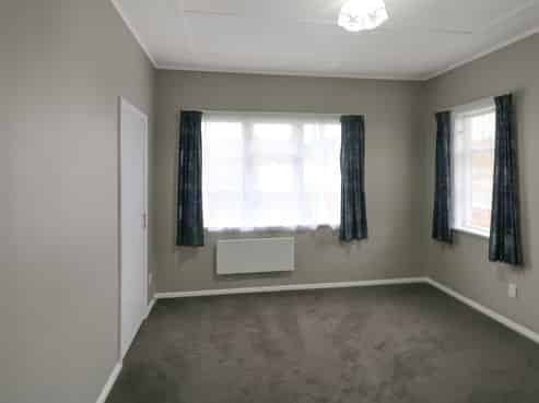 1/28 Hall Crescent, Epuni