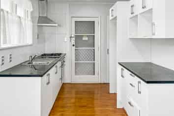 32 McAnnalley Street, Manurewa