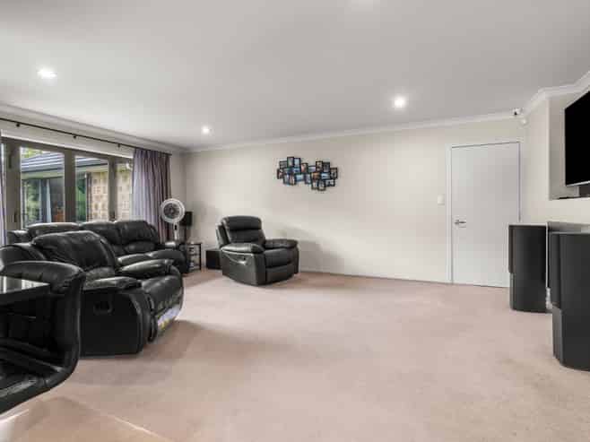 33 Heathfield Avenue, Huntington