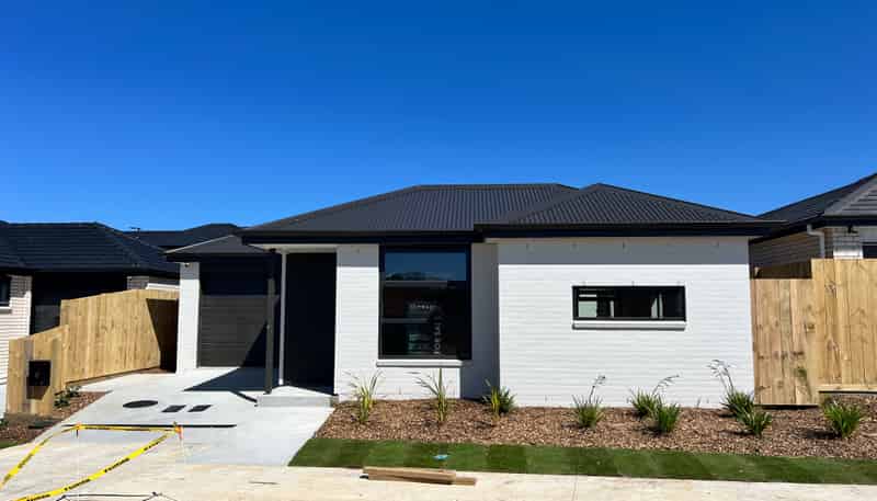 17 Scenic Rise , Rototuna North