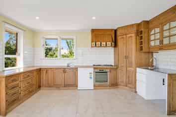 15 Kennard Crescent, Karitane