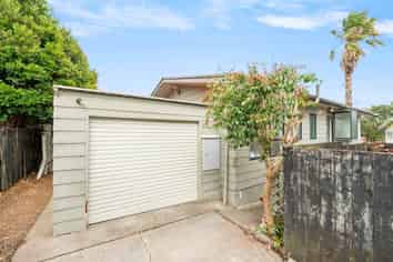 3/219 Don Buck Road, Massey
