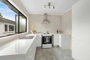 3/219 Don Buck Road, Massey