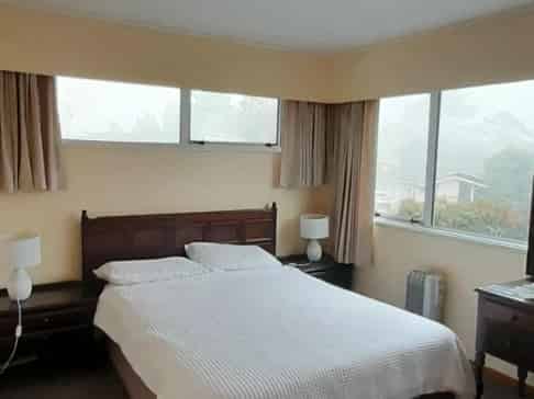 2 Lansdowne Crescent, Glenview