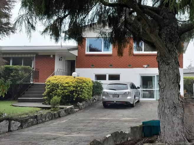 2 Lansdowne Crescent, Glenview