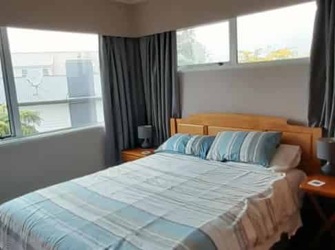 2 Lansdowne Crescent, Glenview