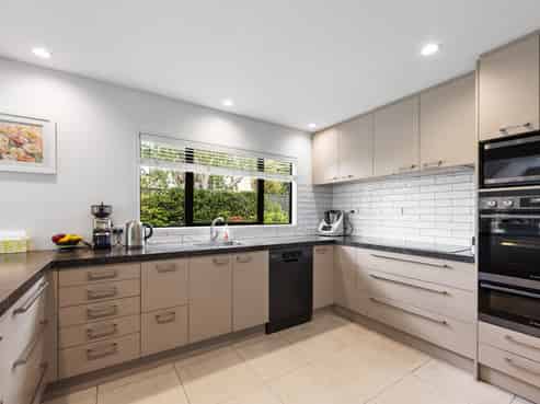 11 Harlech Mews, Avonhead