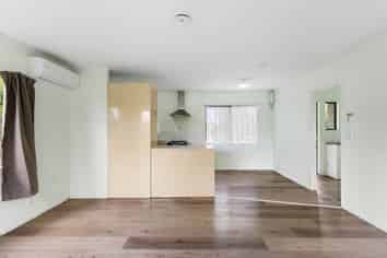 2/32 Maplesden Drive, Clendon Park