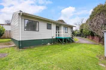 2/32 Maplesden Drive, Clendon Park