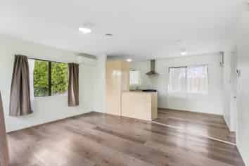 2/32 Maplesden Drive, Clendon Park