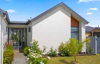 17 Rose Manor Drive, Springlands