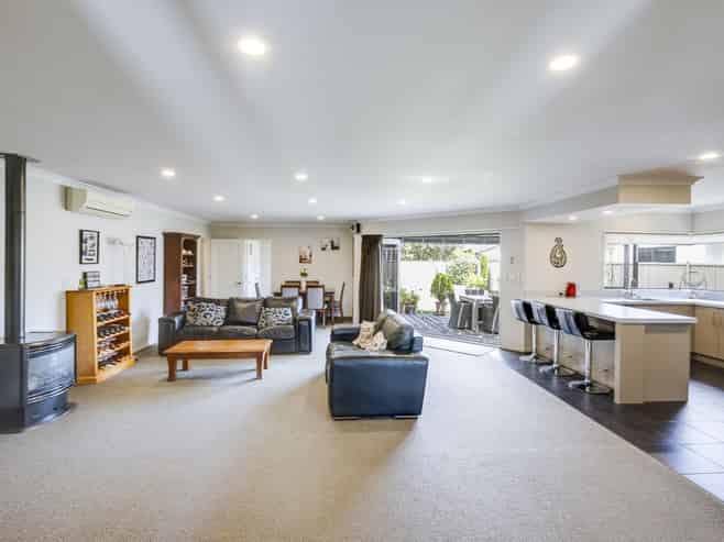 15 Pania Place, Poraiti