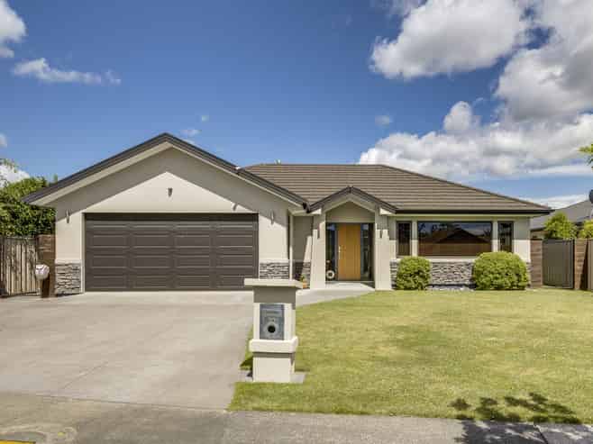 15 Pania Place, Poraiti