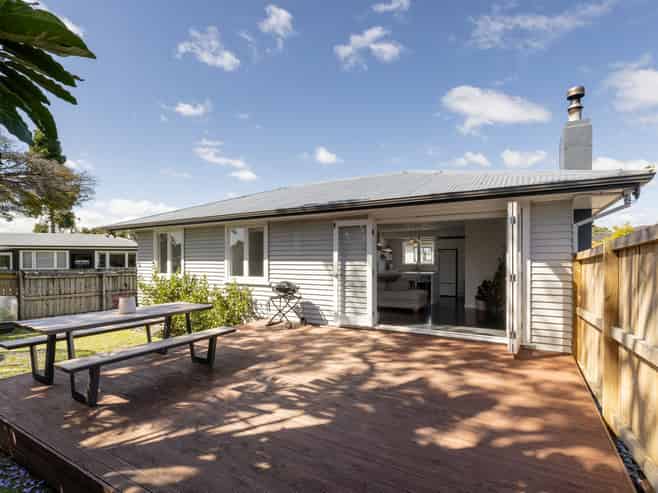 86 Bellevue Road, Brookfield