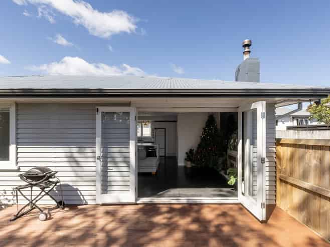 86 Bellevue Road, Brookfield