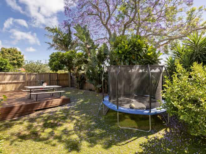 86 Bellevue Road, Brookfield