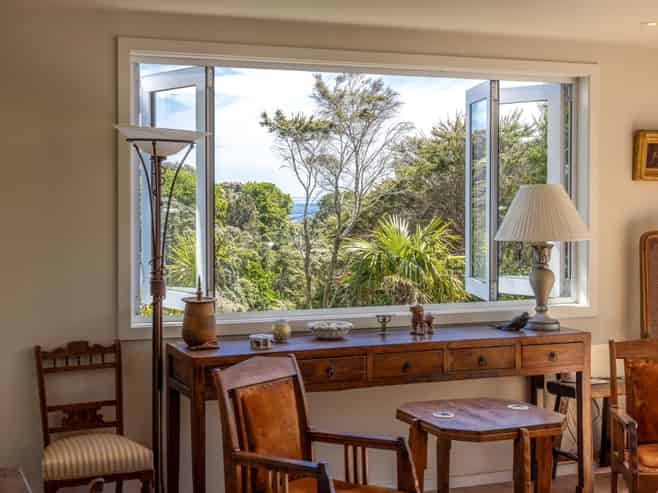 76 Hill Road, Palm Beach