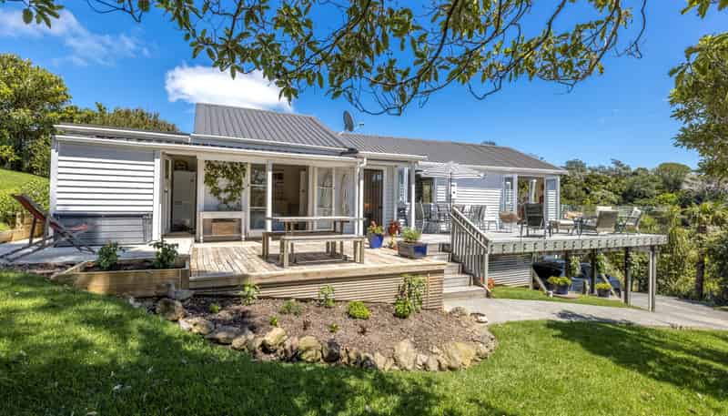 76 Hill Road, Palm Beach