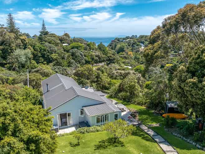 76 Hill Road, Palm Beach