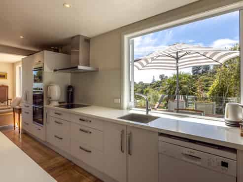 76 Hill Road, Palm Beach